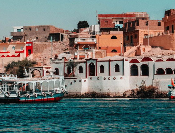 بيوت النوبة بقرية غرب سهيل بمصر.. منازل ملونة بكل ألوان قوس القزح صورة رقم 10