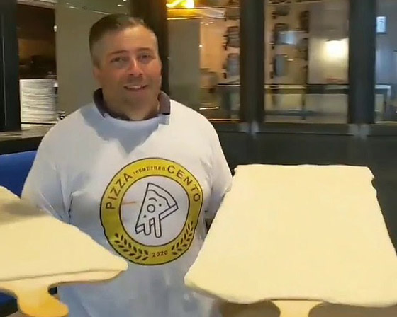 بيتزا ضخمة بطول 103 أمتار في حملة لمكافحة حرائق أستراليا! صورة رقم 3