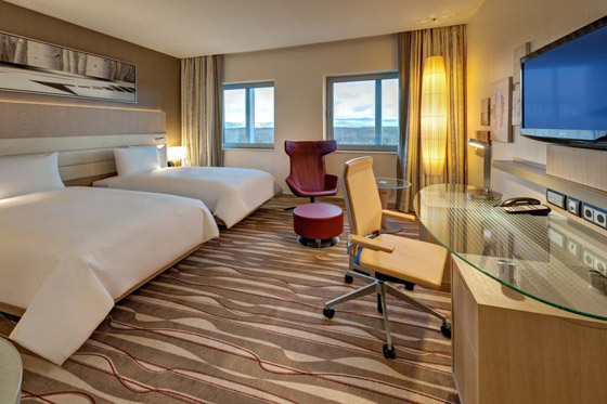 ستتمنى لو فاتتك الطائرة.. أفضل وأجمل فنادق المطارات في العالم صورة رقم 4