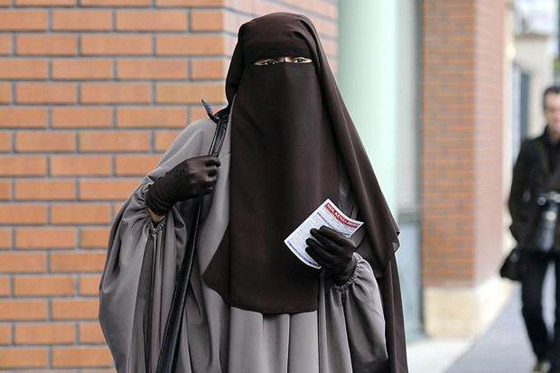 هل سيُسمح لتلميذات المانيا بارتداء النقاب؟ المحكمة تؤيد ووزيرة التعليم ترفض! صورة رقم 9