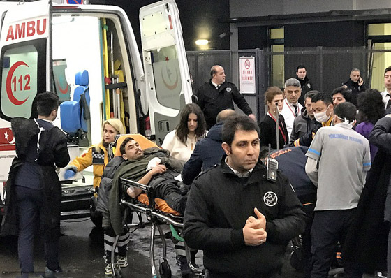 فيديو وصور تحطم طائرة تركية لـ3 أجزاء: مقتل 3 مسافرين وإصابة 179 صورة رقم 4 فيديو وصور تحطم طائرة تركية لـ3 أجزاء: مقتل 3 مسافرين وإصابة 179 صورة رقم 4