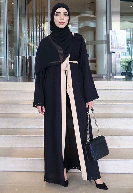 بالصور: أجمل العبايات السوداء موضة الموسم من الفاشينيستا المحجبات صورة رقم 4 بالصور: أجمل العبايات السوداء موضة الموسم من الفاشينيستا المحجبات صورة رقم 4