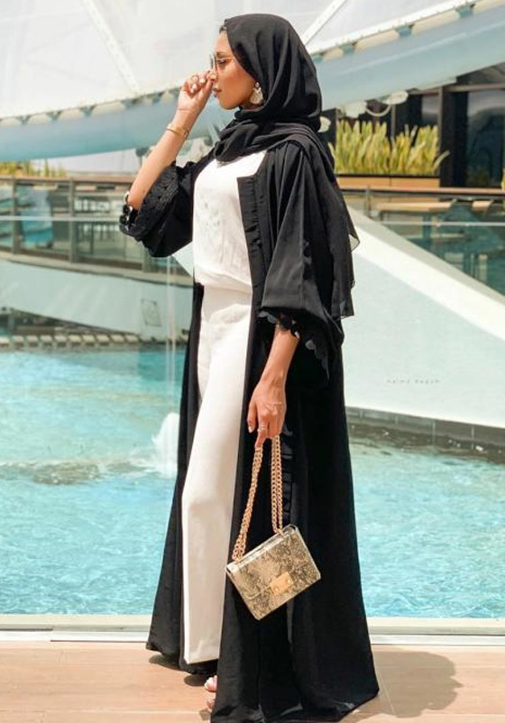 بالصور: أجمل العبايات السوداء موضة الموسم من الفاشينيستا المحجبات صورة رقم 11 بالصور: أجمل العبايات السوداء موضة الموسم من الفاشينيستا المحجبات صورة رقم 11