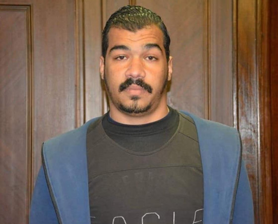 طالب مصري يهدد بحرق كلية ويعتدي على أستاذه بمسدس! صورة رقم 1 طالب مصري يهدد بحرق كلية ويعتدي على أستاذه بمسدس! صورة رقم 1
