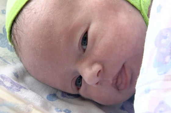 روسية لم تكن تعرف أنها حامل تنجب طفلة (معجزة) نمت خارج الرحم! صورة رقم 2