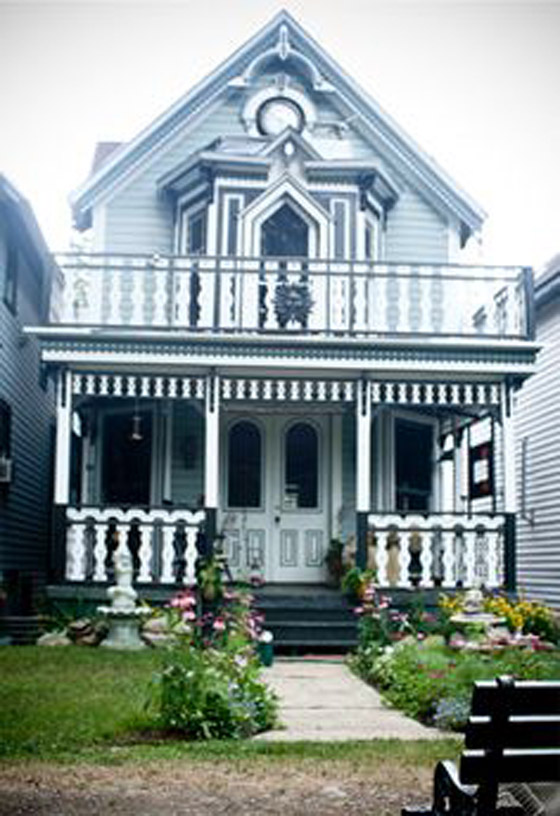 قرية مرعبة بنيويورك يكلم سكانها الموتى ويربحون المليارات سنويا! صورة رقم 15