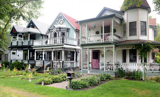 قرية مرعبة بنيويورك يكلم سكانها الموتى ويربحون المليارات سنويا! صورة رقم 17