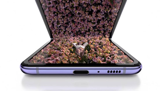 سامسونغ تطلق هاتفها القابل للطي وتستخدم 