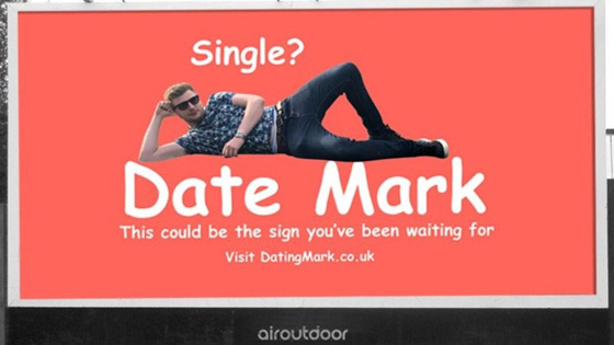 رجل أعزب يحصل على موعد لعيد الحب بعد إعلان نفسه على لوحة دعائية! صورة رقم 2