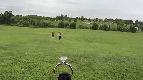 فعلٌ يفوق التوقعات.. طيار يرسل خاتم خطوبة إلى الفضاء في عرض زواج من خارج الأرض صورة رقم 4