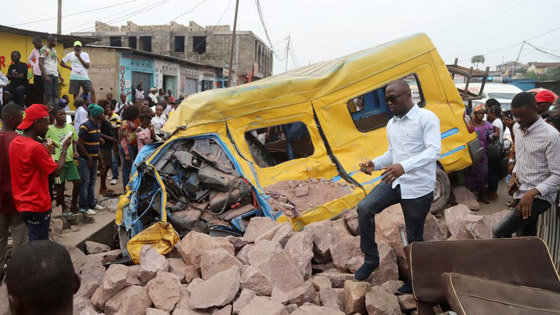 مقتل 14 شخصا وإصابة 40 بحادث اصطدام شاحنة بسيارات ودهس مارة! صورة رقم 1