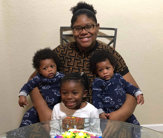 بالصور: سيدة أمريكية تلد توأمين في عام واحد! صورة رقم 8