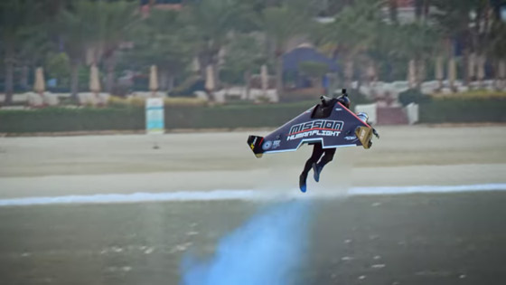 تجربة ناجحة لطيار بشري يمكنه التحليق والمناورة على ارتفاعات عالية (فيديو) صورة رقم 9