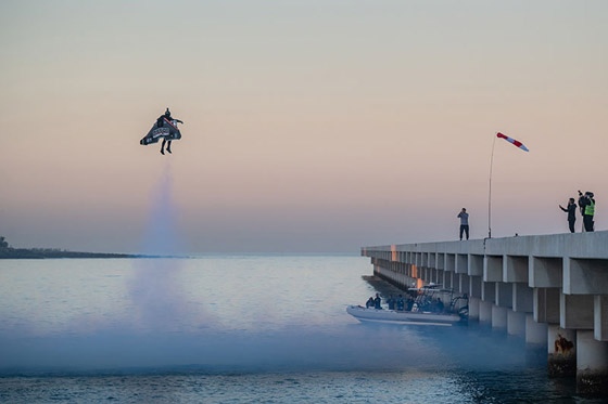 تجربة ناجحة لطيار بشري يمكنه التحليق والمناورة على ارتفاعات عالية (فيديو) صورة رقم 10