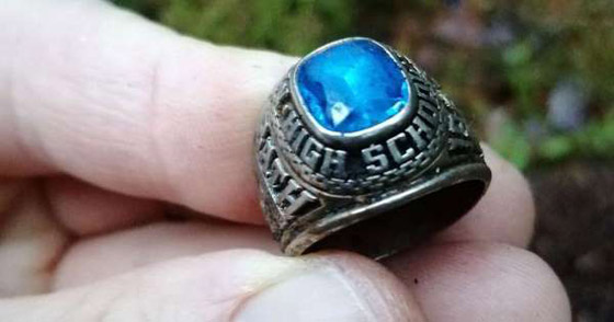 فقدت خاتم زوجها قبل نصف قرن.. ثم حدثت 