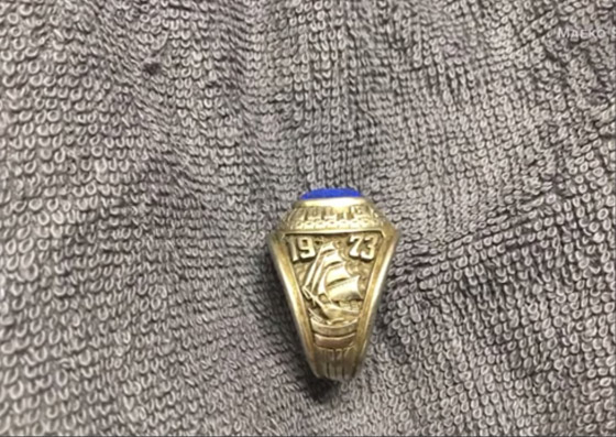 فقدت خاتم زوجها قبل نصف قرن.. ثم حدثت 