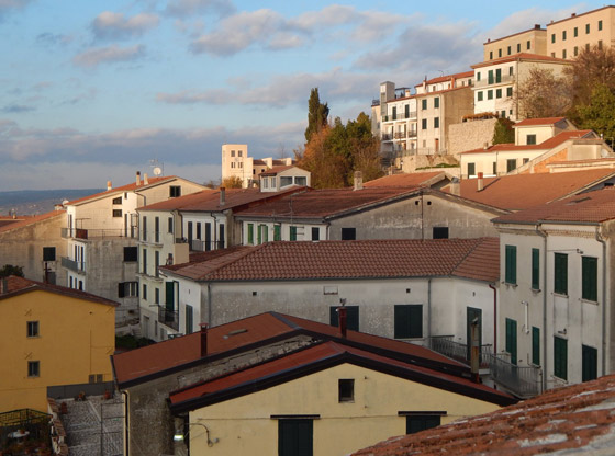 بعد عروض بيع منازل خالية مقابل يورو واحد.. بلدة إيطالية تقدم عرضا مختلفا صورة رقم 3