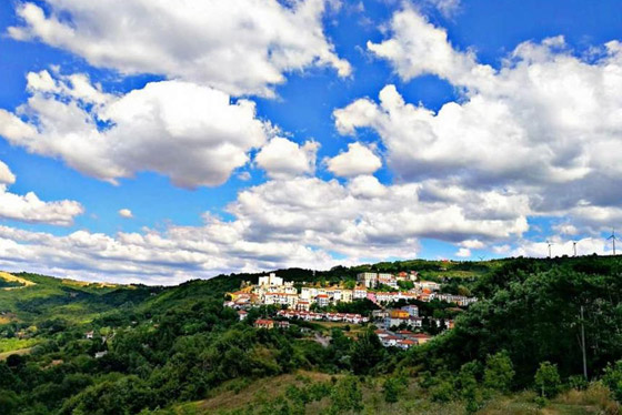 بعد عروض بيع منازل خالية مقابل يورو واحد.. بلدة إيطالية تقدم عرضا مختلفا صورة رقم 6