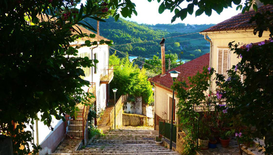 بعد عروض بيع منازل خالية مقابل يورو واحد.. بلدة إيطالية تقدم عرضا مختلفا صورة رقم 8