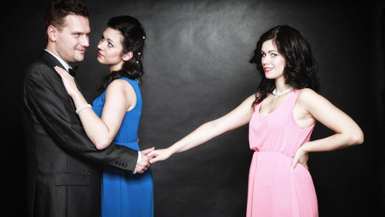 علامات تدل على خيانة الزوج لزوجته وعوامل تسهم في منعها صورة رقم 1