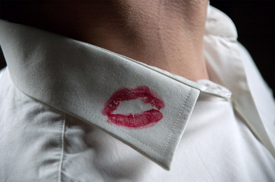 علامات تدل على خيانة الزوج لزوجته وعوامل تسهم في منعها صورة رقم 3