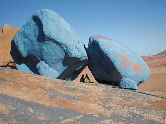 فعل الطبيعة أم الإنسان.. ما حقيقة الصحراء الزرقاء بسيناء مصر؟ صور صورة رقم 9