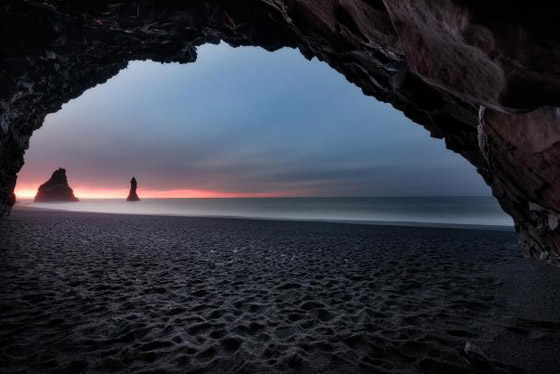 الأجمل في العالم.. شاطئ رينيسفجارا الأسود من عجائب أيسلندا! صور صورة رقم 3