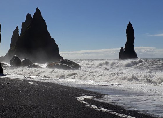 الأجمل في العالم.. شاطئ رينيسفجارا الأسود من عجائب أيسلندا! صور صورة رقم 6