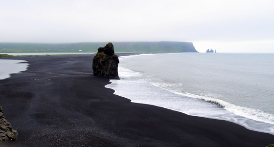 الأجمل في العالم.. شاطئ رينيسفجارا الأسود من عجائب أيسلندا! صور صورة رقم 10