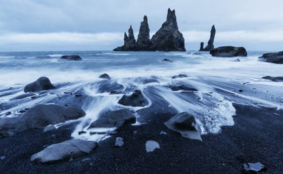 الأجمل في العالم.. شاطئ رينيسفجارا الأسود من عجائب أيسلندا! صور صورة رقم 11