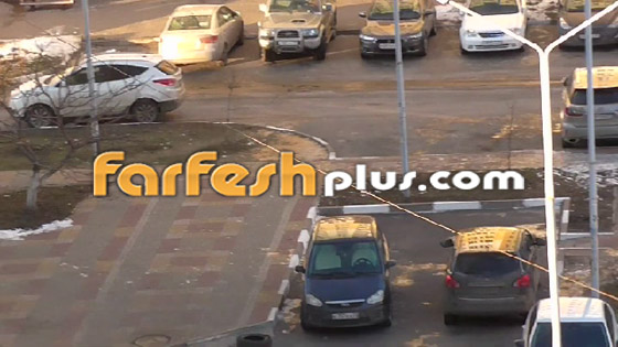 بالفيديو.. أم عبقرية وكسولة تلاعب ابنها في الشارع من الطابق الرابع! صورة رقم 3