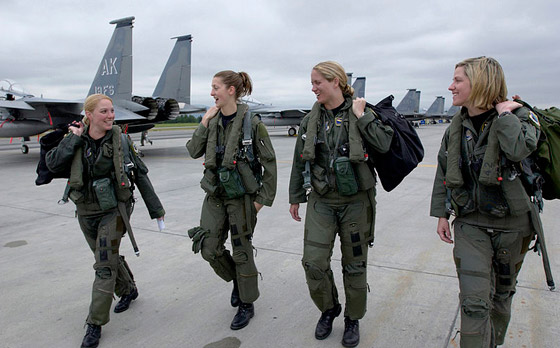 10 أشياء عادية كانت النساء ممنوعات منها قبل 100 عام صورة رقم 5