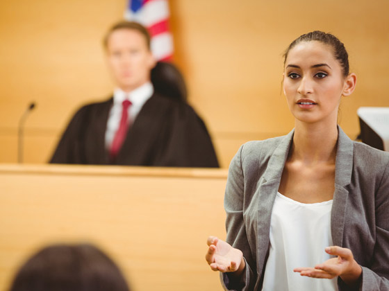 10 أشياء عادية كانت النساء ممنوعات منها قبل 100 عام صورة رقم 10