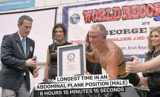 جندي أمريكي سابق يسجل رقما قياسيا بالثبات بكوعه لمدة 8 ساعات! صورة رقم 7