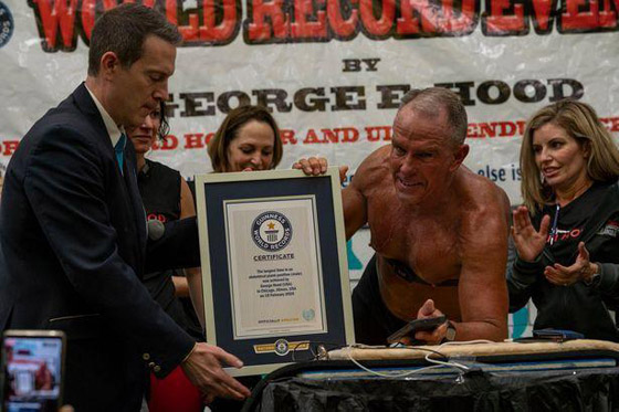 جندي أمريكي سابق يسجل رقما قياسيا بالثبات بكوعه لمدة 8 ساعات! صورة رقم 9