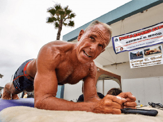 جندي أمريكي سابق يسجل رقما قياسيا بالثبات بكوعه لمدة 8 ساعات! صورة رقم 16