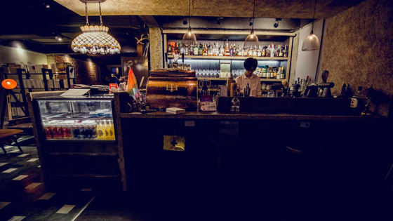 تقدم دجاج أسود اللون.. حانة في تايوان مخصصة لـ(كارهي البشر)! صورة رقم 2