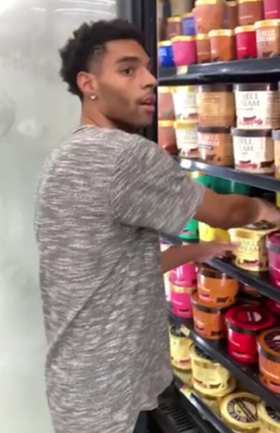 سجن رجل أمريكي لعق قطعة آيس كريم على سبيل الطرفة! فيديو وصور صورة رقم 6 سجن رجل أمريكي لعق قطعة آيس كريم على سبيل الطرفة! فيديو وصور صورة رقم 6