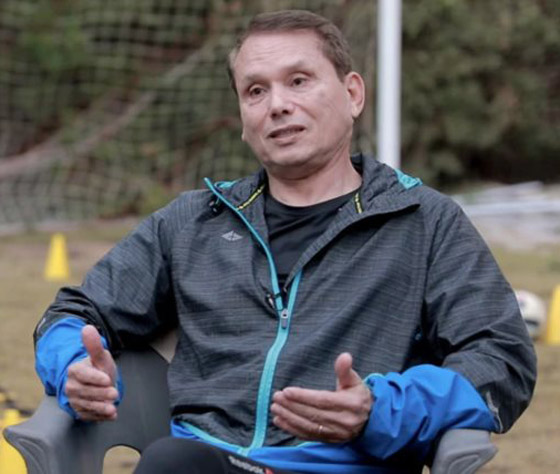 صورة رقم 1 - المصري عز الدين بهادر: أكبر لاعب كرة قدم محترف في العالم صورة رقم 1 - المصري عز الدين بهادر: أكبر لاعب كرة قدم محترف في العالم