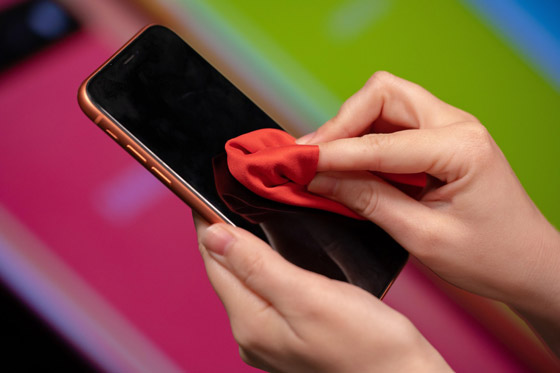 كيف تنظف هاتفك في زمن تفشي كورونا؟.. 