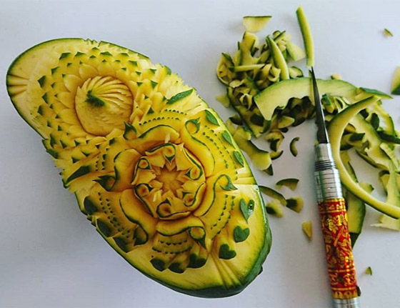 بالصور: طباخ ياباني محترف ينحت من الطعام قطع فنية خيالية صورة رقم 8