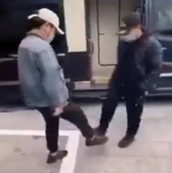 كيف غيّر فيروس كورونا عادات التحية وطرق المصافحة حول العالم؟ صورة رقم 1