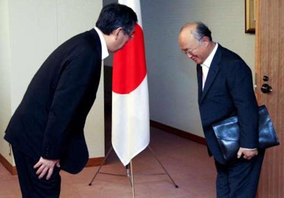 كيف غيّر فيروس كورونا عادات التحية وطرق المصافحة حول العالم؟ صورة رقم 5