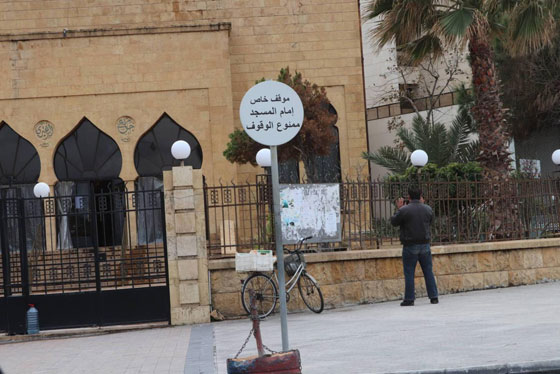 صور من لبنان: بعد إقفال المساجد مصلّون بالهواء الطلق يتحدّون كورونا! صورة رقم 3 صور من لبنان: بعد إقفال المساجد مصلّون بالهواء الطلق يتحدّون كورونا! صورة رقم 3