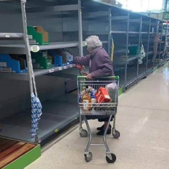 غرائب كورونا: محكمة بالشارع، قصائد الاتحاد الأوروبي وساعة للمسنين! صورة رقم 8