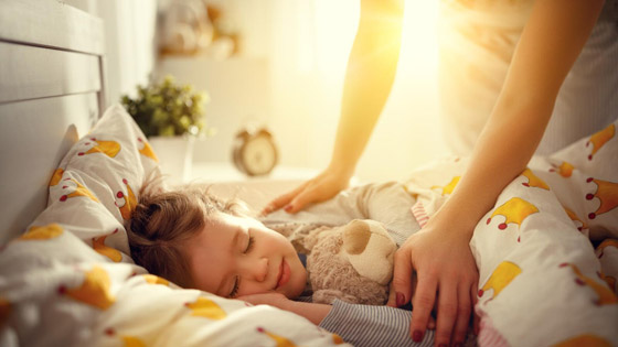 12 نصيحة ستسهل عليك معاناة إيقاظ أطفالك في الصباح صورة رقم 1