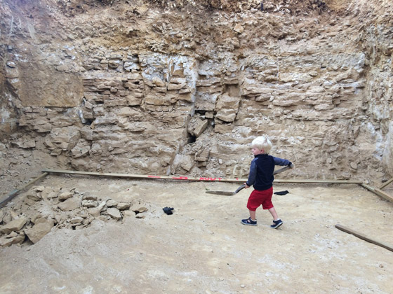 فيديو وصور.. بريطاني يتحصن من كورونا في مكان لا يخطر على بال! صورة رقم 9