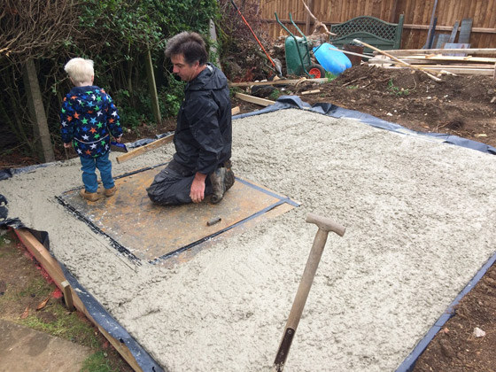 فيديو وصور.. بريطاني يتحصن من كورونا في مكان لا يخطر على بال! صورة رقم 18