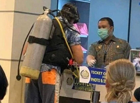 أعلن الحرب على كورونا بطريقة مبتكرة غريبة.. وصورة توثق الحدث! صورة رقم 1