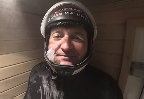 مغامر يقفز من منطاد على ارتفاع 24 ألف قدم بعد مشكلة مفاجئة في الهواء! صورة رقم 7